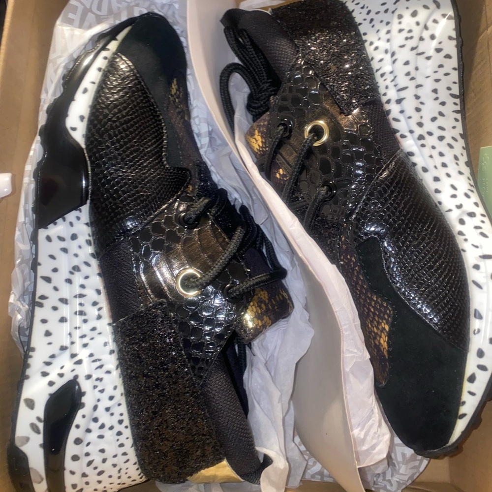 CLIFF BLK/GOLD STEVE MADDEN TENNIS SHOES